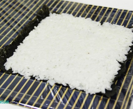 preparación de sushi vegano