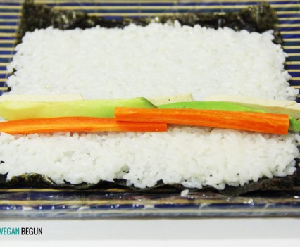 preparación de sushi vegano